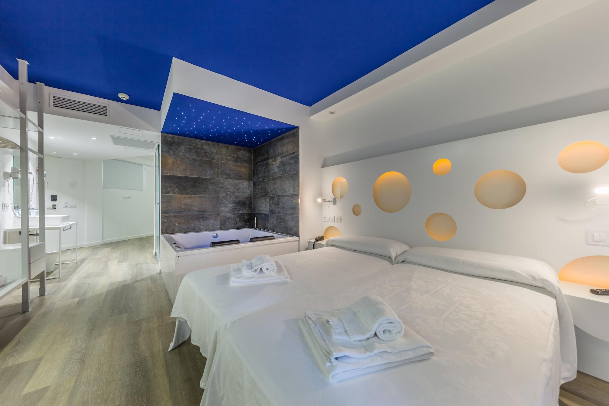 Triton Hotel 4*