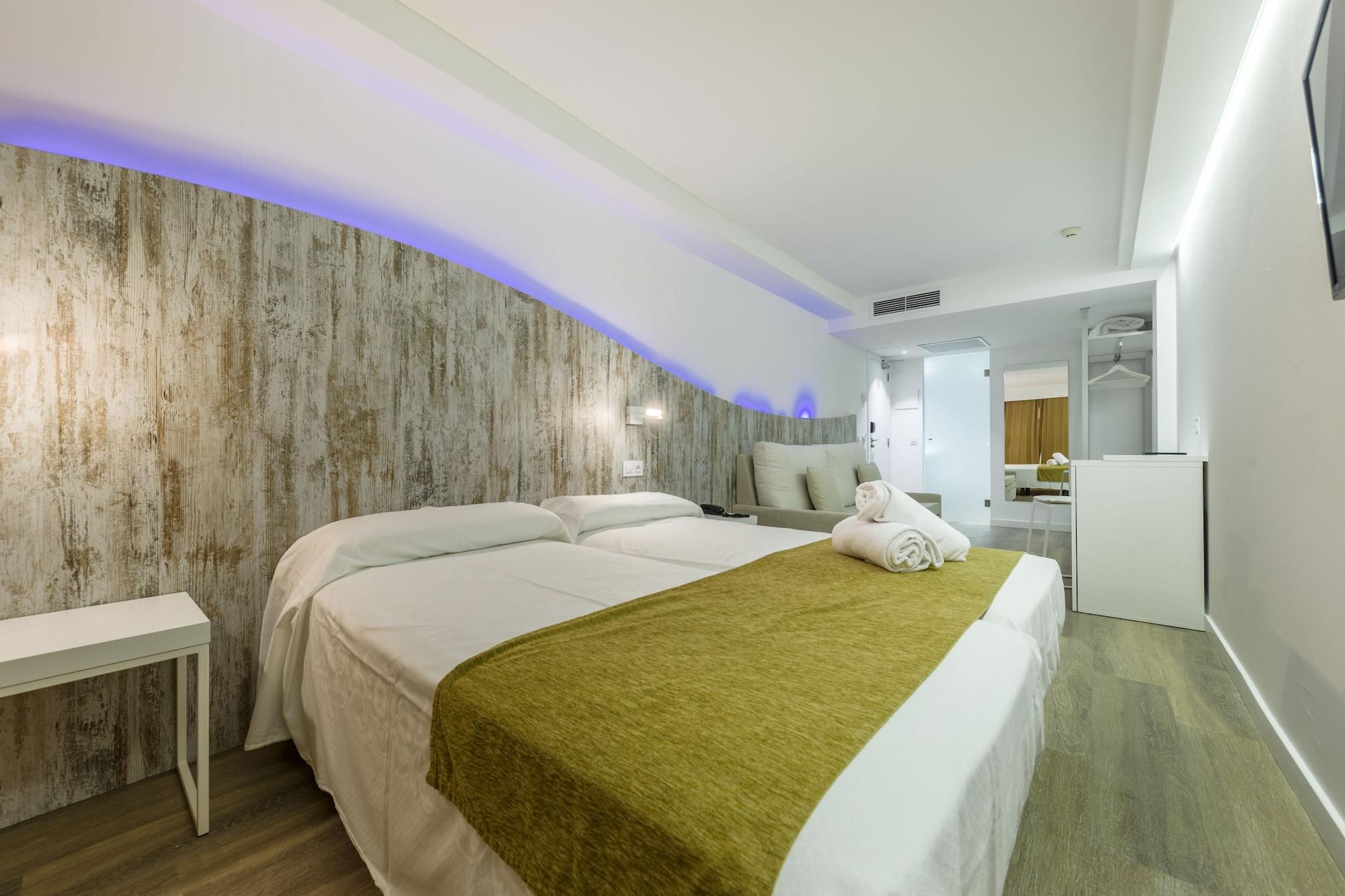 Triton Hotel 4*